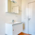 Cozy & Bright In - Parking Included *
