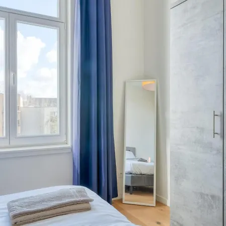 Cozy & Bright In - Parking Included *