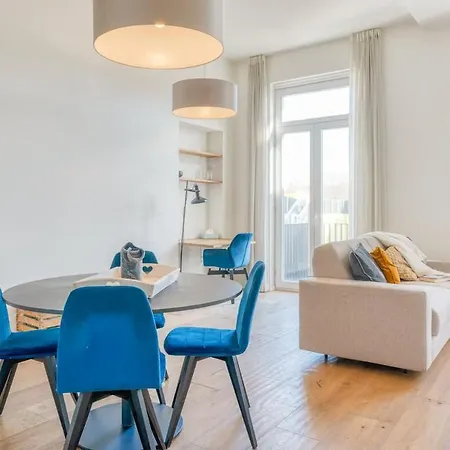 Апартаменти Cozy & Bright In - Parking Included