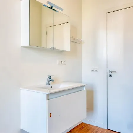 Cozy & Bright In - Parking Included *