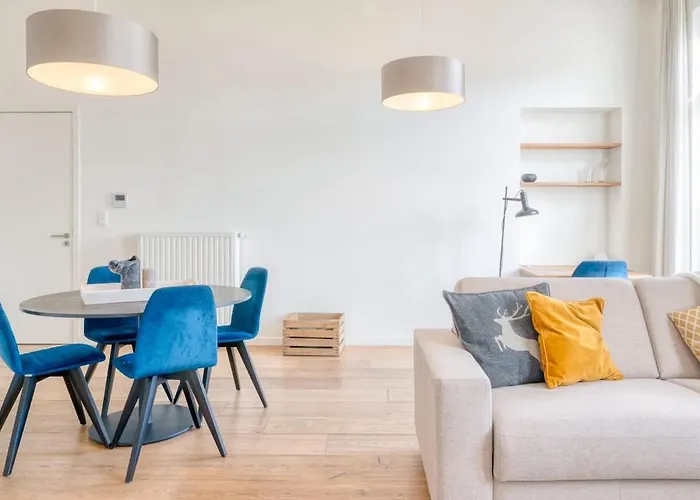 Апартаменти Cozy & Bright In - Parking Included *