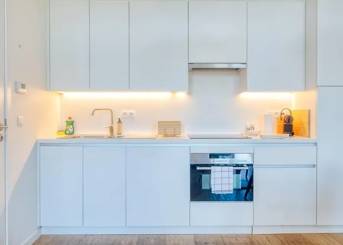 Cozy & Bright In - Parking Included