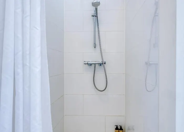 Cozy & Bright In - Parking Included Appartement *